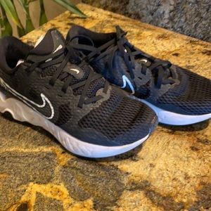 Nike renew running shoe